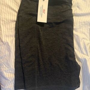 Vineyard Vines Women's Black/Grey heathered Shorts XL NWT